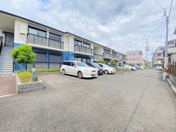 物件外観写真5　(駐車場)