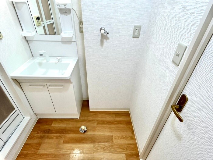 物件内観写真18　(洗濯機置場)