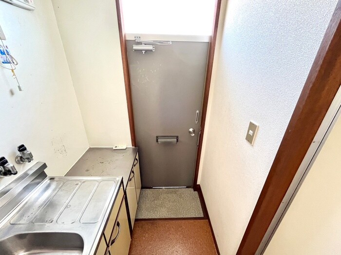 物件内観写真16　(玄関)