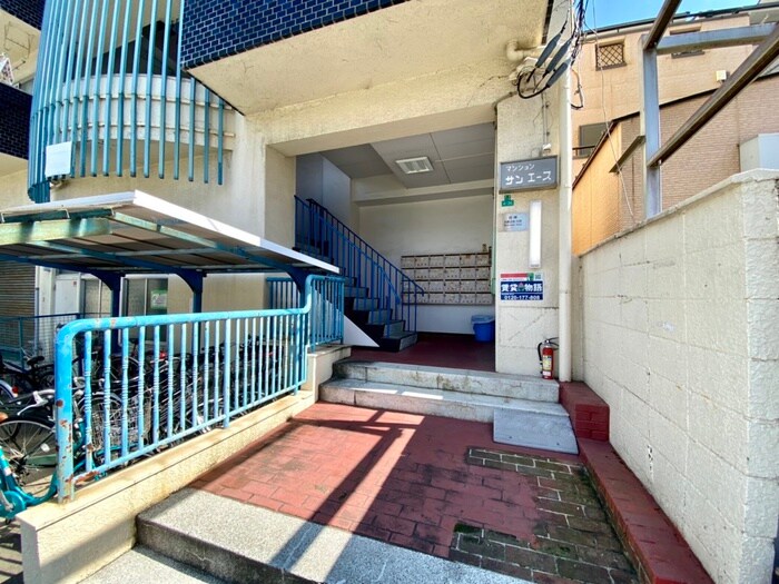 物件外観写真2　(エントランス部分)