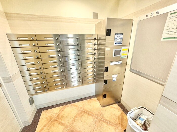 物件外観写真4　(エントランス部分)