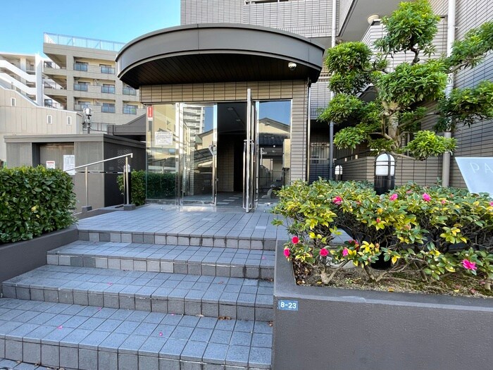 物件外観写真3　(エントランス部分)