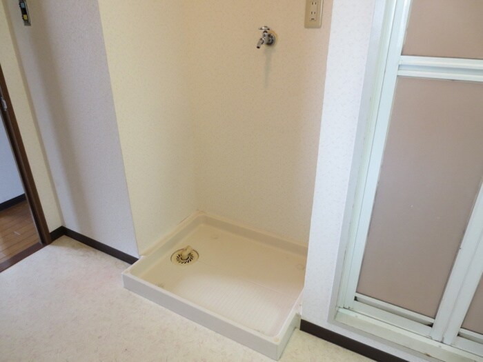 物件内観写真10　(洗濯機置場)