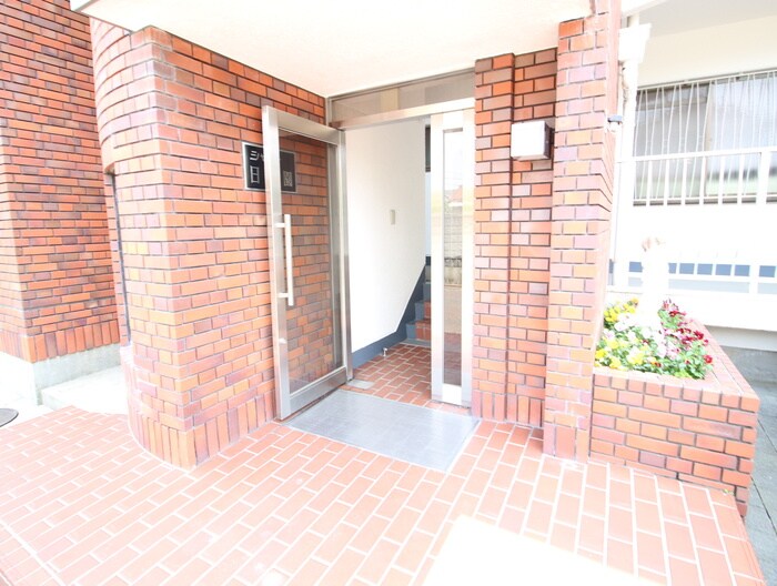 物件外観写真5　(エントランス部分)