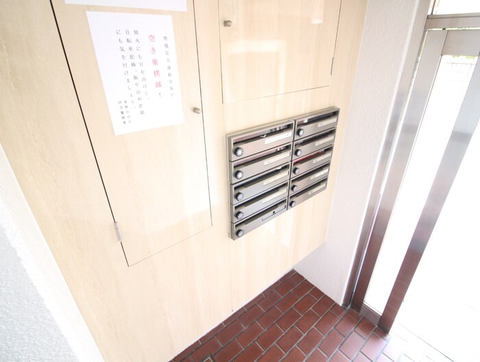 物件外観写真6　(エントランス部分)