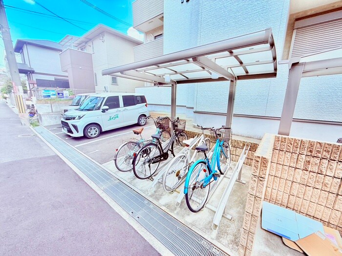 物件外観写真4　(駐輪場)