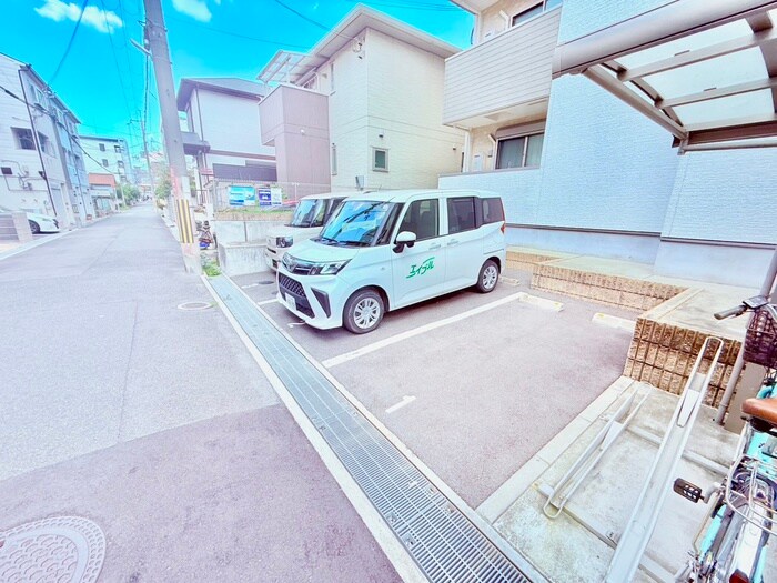 物件外観写真5　(駐車場)