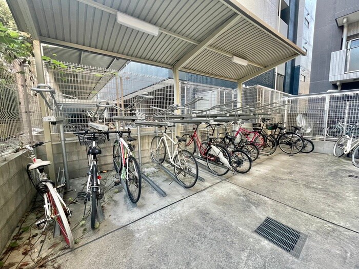 物件外観写真4　(駐輪場)