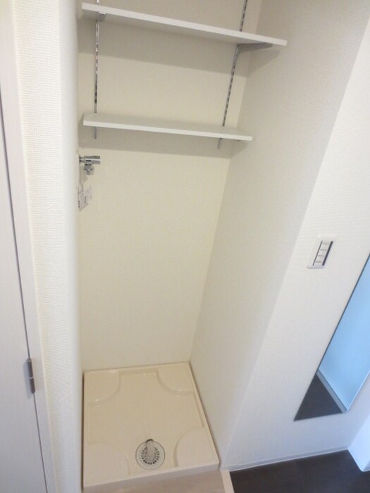 物件内観写真14　(洗濯機置場)