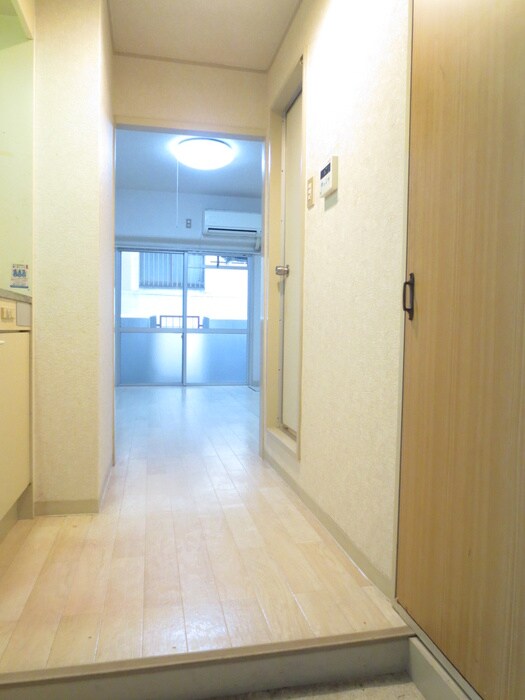 物件内観写真7　(玄関)