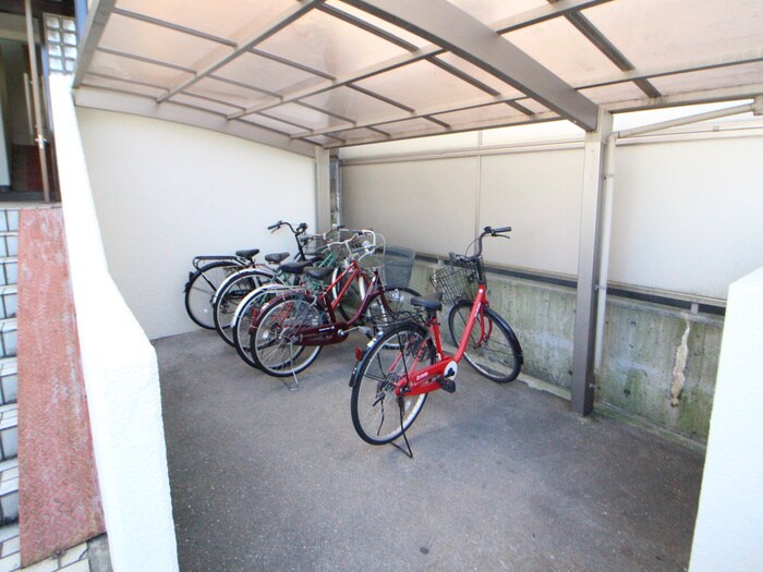 物件外観写真3　(駐輪場)