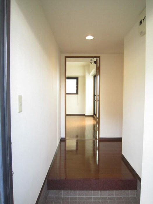 物件内観写真7　(玄関)