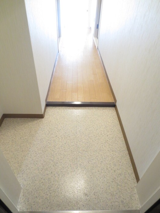 物件内観写真7　(玄関)
