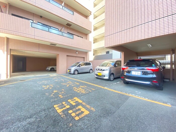物件外観写真5　(駐車場)