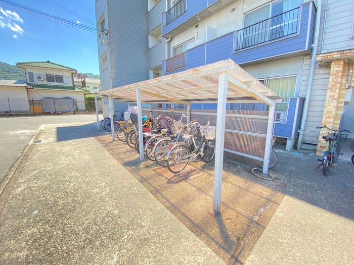 物件外観写真3　(駐輪場)