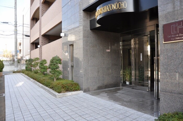 物件外観写真5　(エントランス部分)