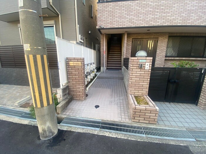 物件外観写真5　(エントランス部分)