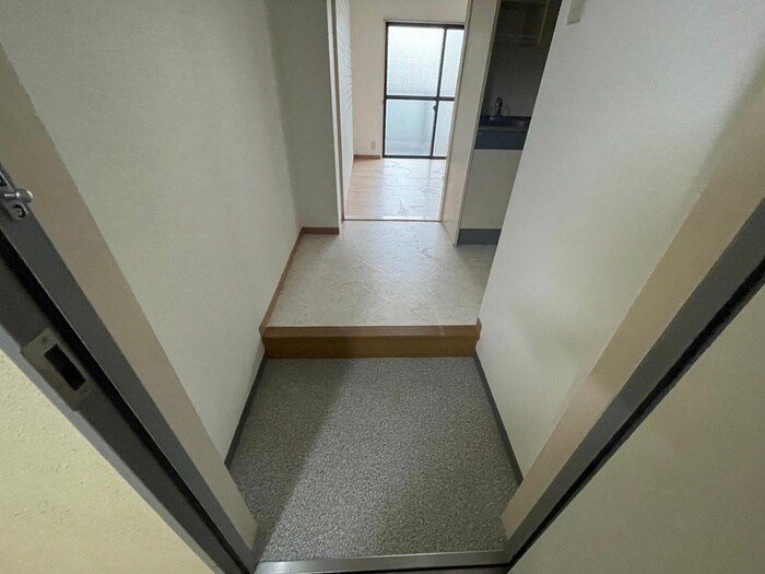 物件内観写真18　(玄関)