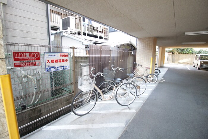物件外観写真5　(駐輪場)