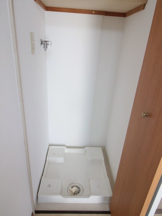 物件内観写真13　(洗濯機置場)