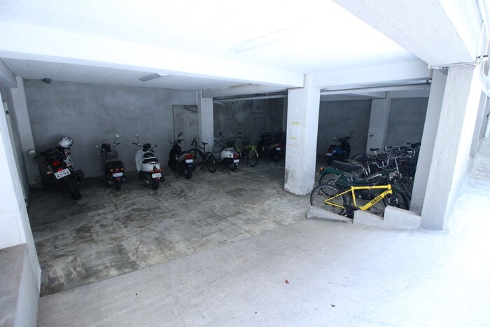 物件外観写真3　(駐輪場)