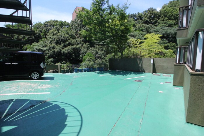 物件外観写真4　(駐車場)