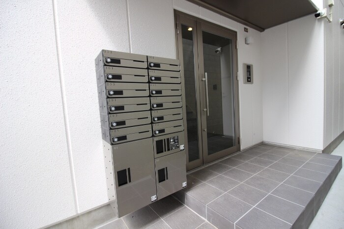 物件外観写真3　(エントランス部分)