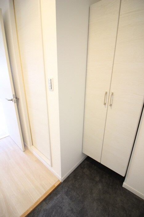 物件内観写真18　(玄関)