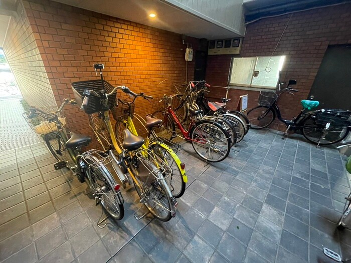 物件外観写真4　(駐輪場)