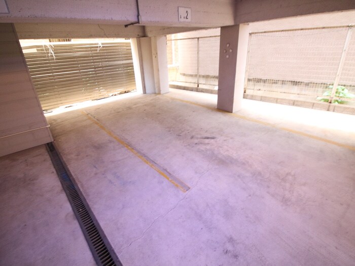 物件外観写真6　(駐車場)