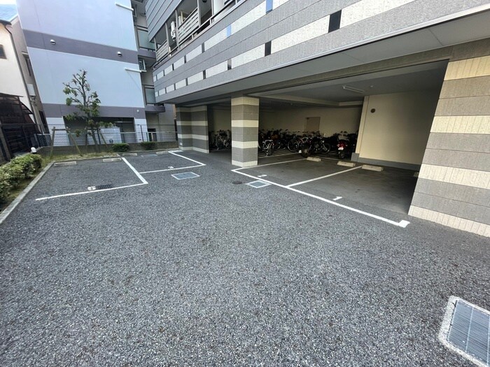 物件外観写真5　(駐車場)