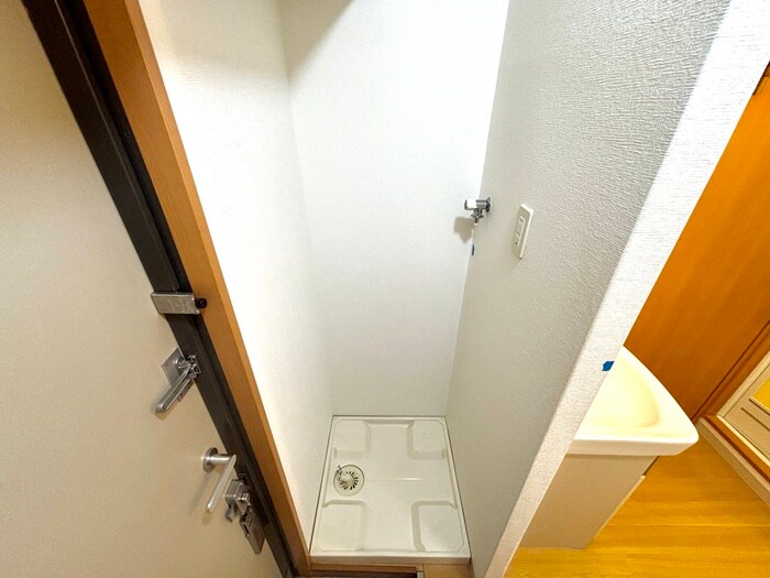 物件内観写真13　(洗濯機置場)