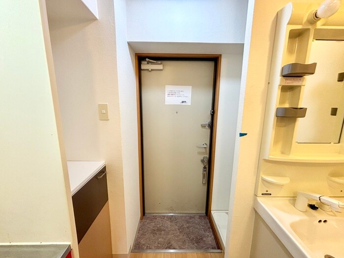 物件内観写真18　(玄関)