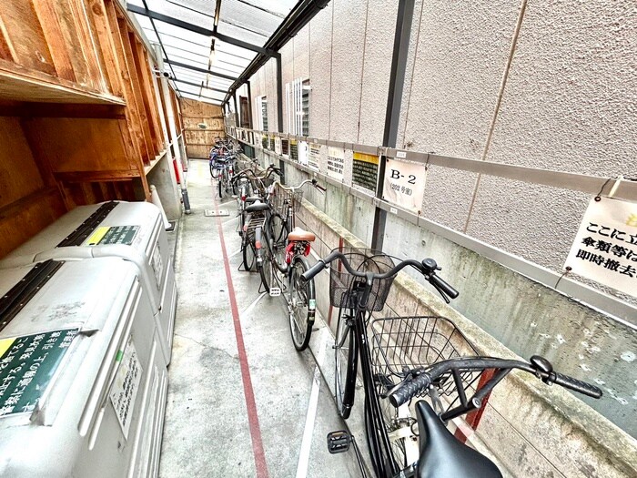 物件外観写真3　(駐輪場)