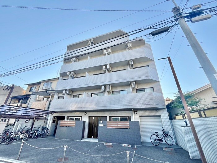 物件外観写真1　(エントランス部分)