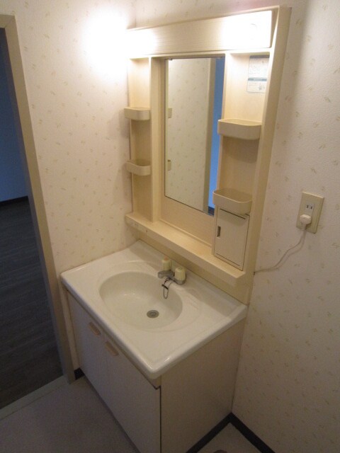 物件内観写真8　(洗面)