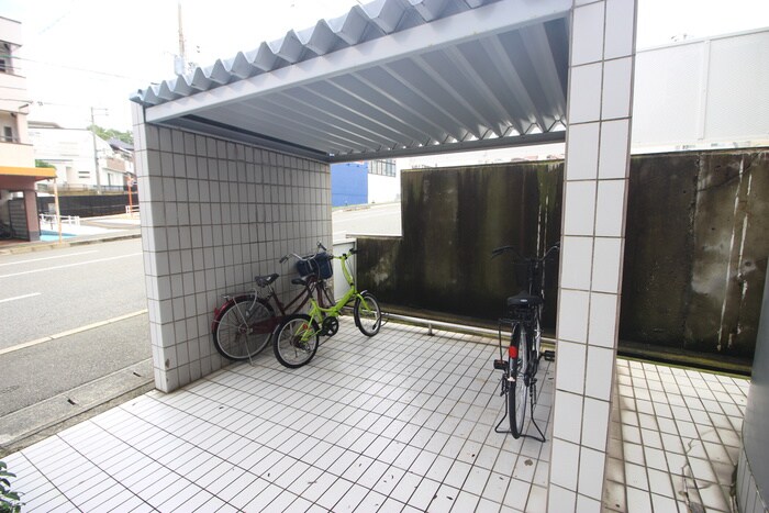 物件外観写真3　(駐輪場)