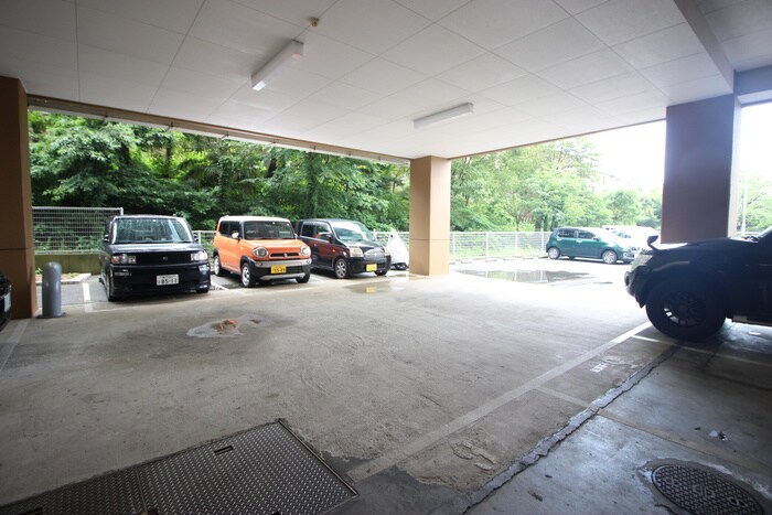 物件外観写真4　(駐車場)