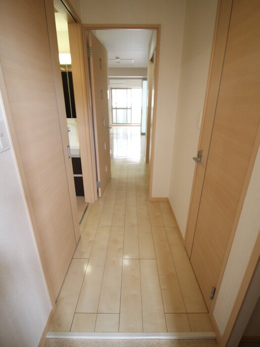 物件内観写真16　(廊下)