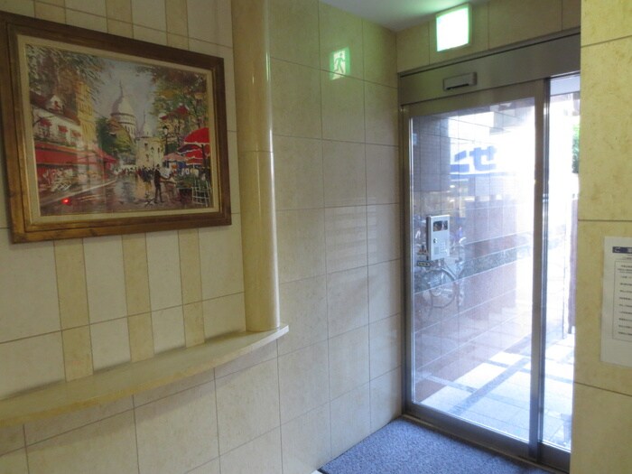 物件外観写真6　(エントランス部分)