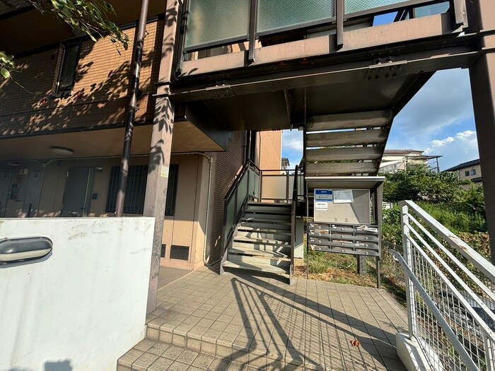 物件外観写真2　(エントランス部分)