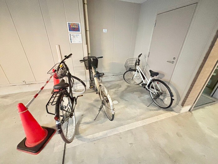 物件外観写真6　(駐輪場)