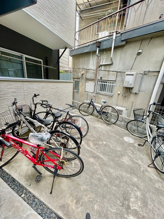 物件外観写真5　(駐輪場)
