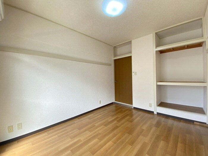 物件内観写真8　(居室)