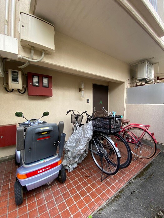 物件外観写真3　(駐輪場)