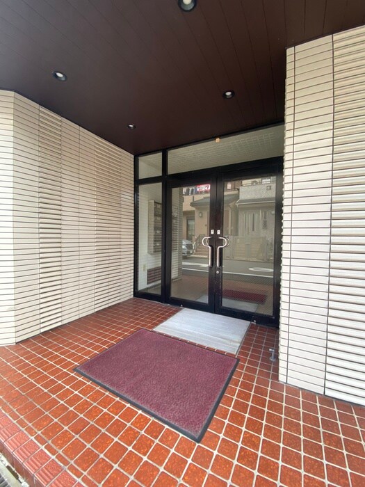 物件外観写真5　(エントランス部分)