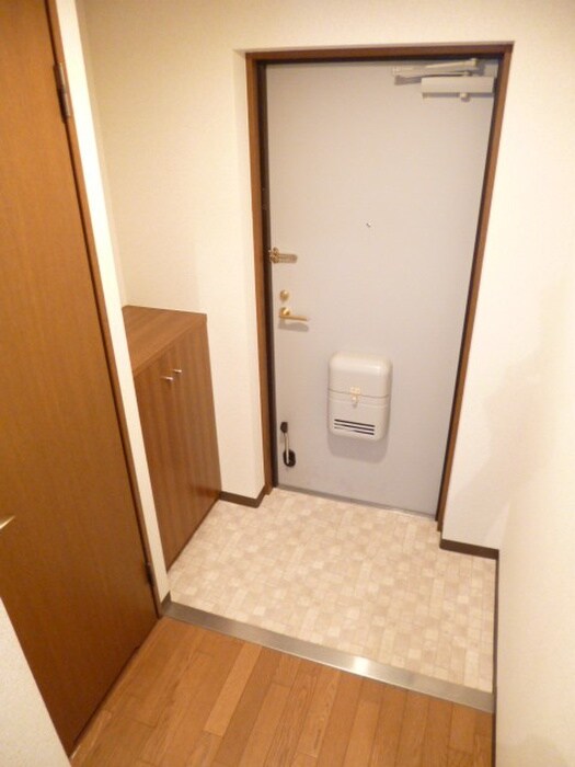 物件内観写真13　(玄関)