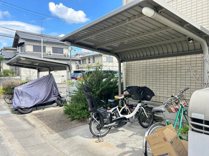 物件外観写真3　(駐輪場)
