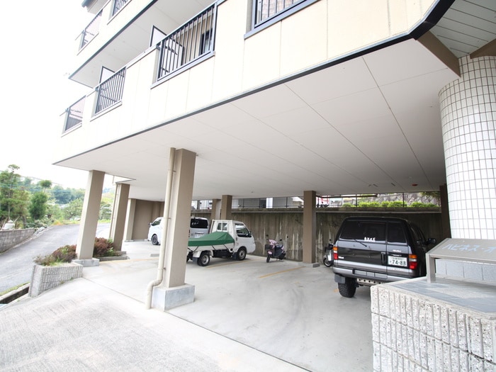 物件外観写真5　(駐車場)