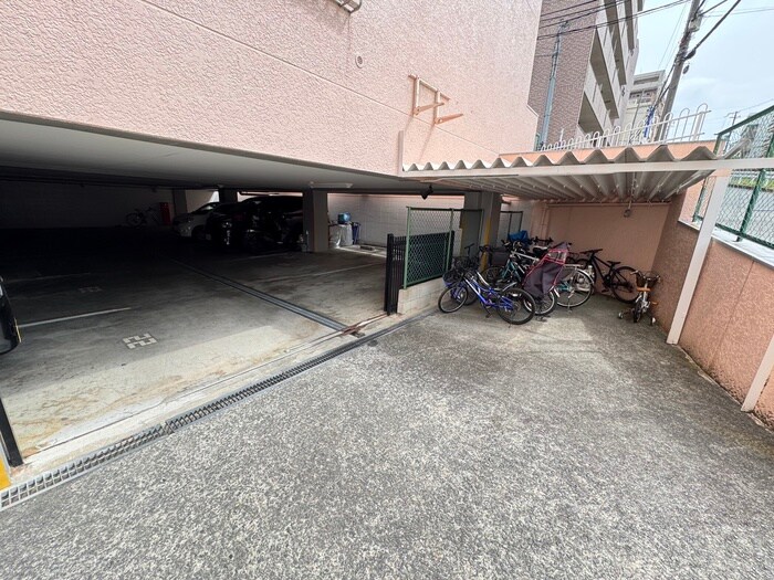 物件外観写真6　(駐輪場)
